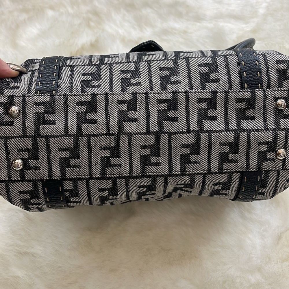 Fendi Zucca Print Black and Gray Shoulder Bag - Picture 3 of 9